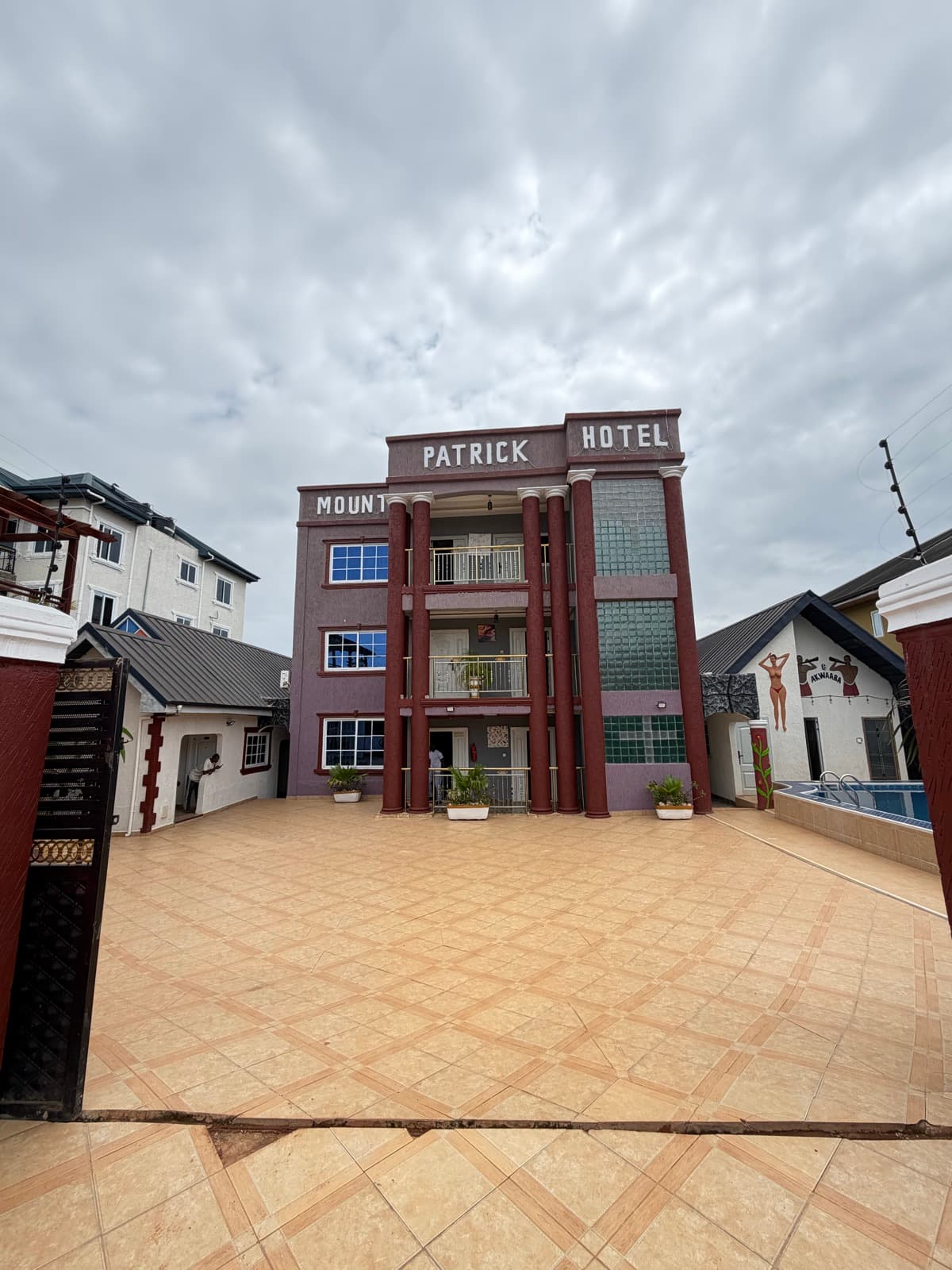 Mount Patrick Hotel building